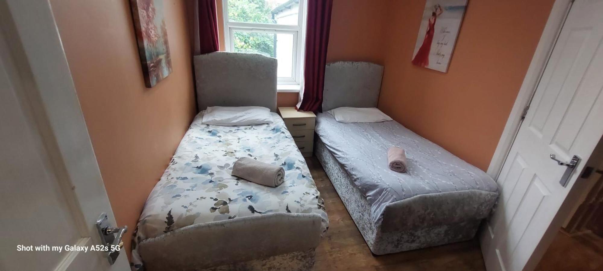 Appartamento 3 Bedroom House - Walthamstow Londra